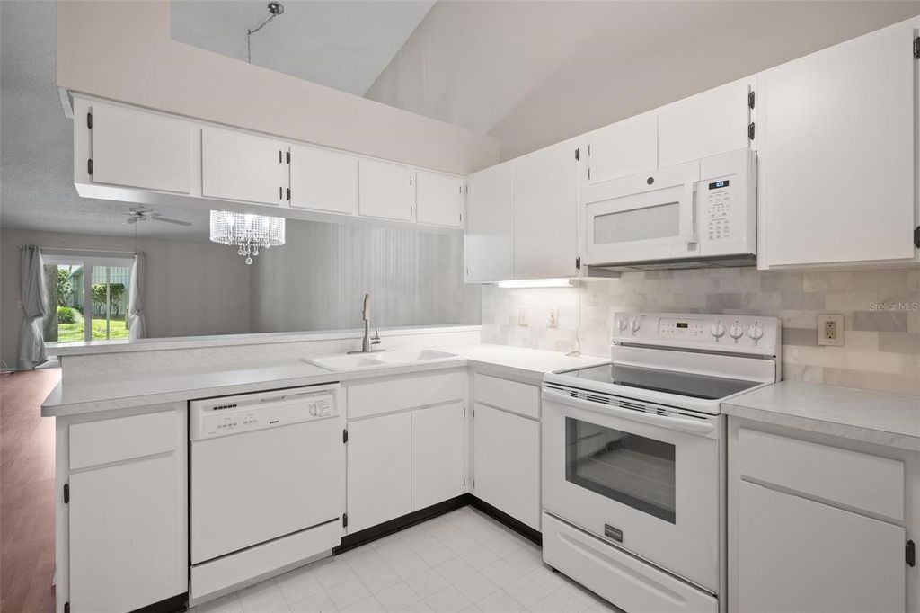 Photo of 39650 Us Highway 19 N #615, Tarpon Springs, FL 34689 (MLS # TB8500357)