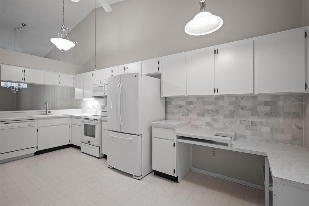 Photo of 39650 Us Highway 19 N #615, Tarpon Springs, FL 34689 (MLS # TB8500357)