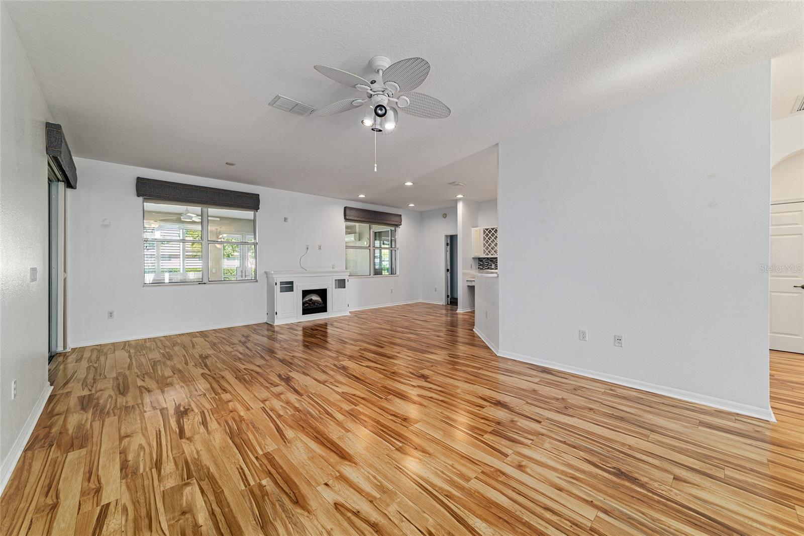 ON TOP OF THE WORLD/CANDLER HILLS EAST PH I UN B - Residential