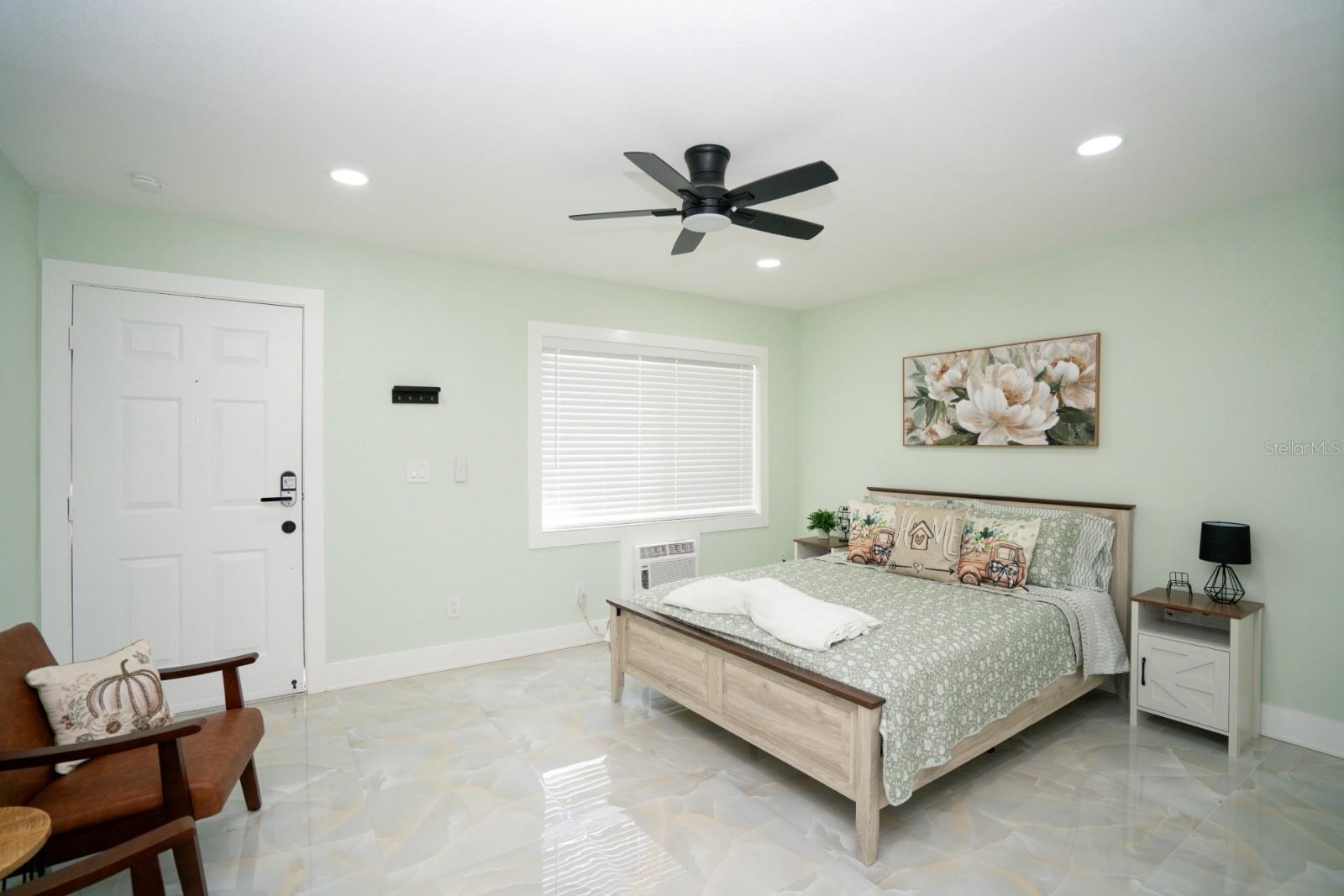 WATERSIDE CONDO II - Residential