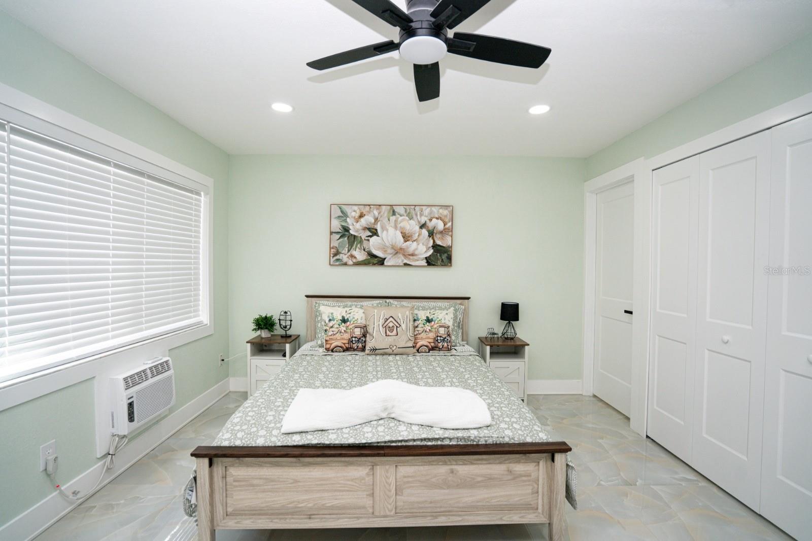 WATERSIDE CONDO II - Residential