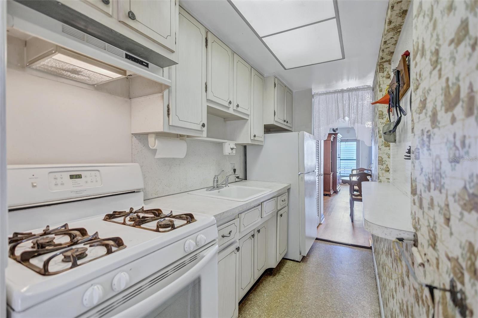 TOWN APTS CONDO - Residential