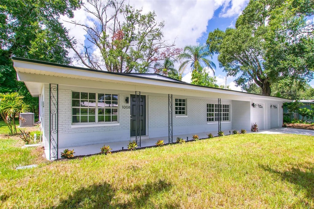 Photo of 1008 Berwyn Road, Orlando, FL 32806 (MLS # O6434500)
