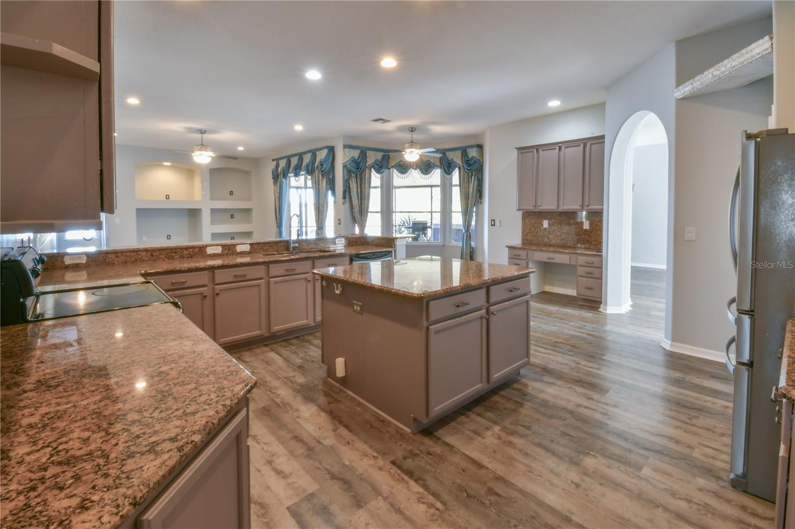 LAKE OLYMPIA CLUB - Residential