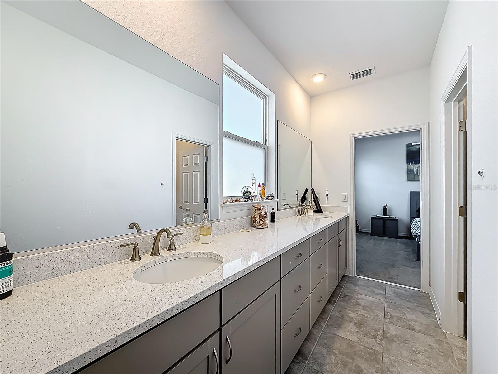 CALESA TOWNSHIP ROAN HILLS PH - Residential