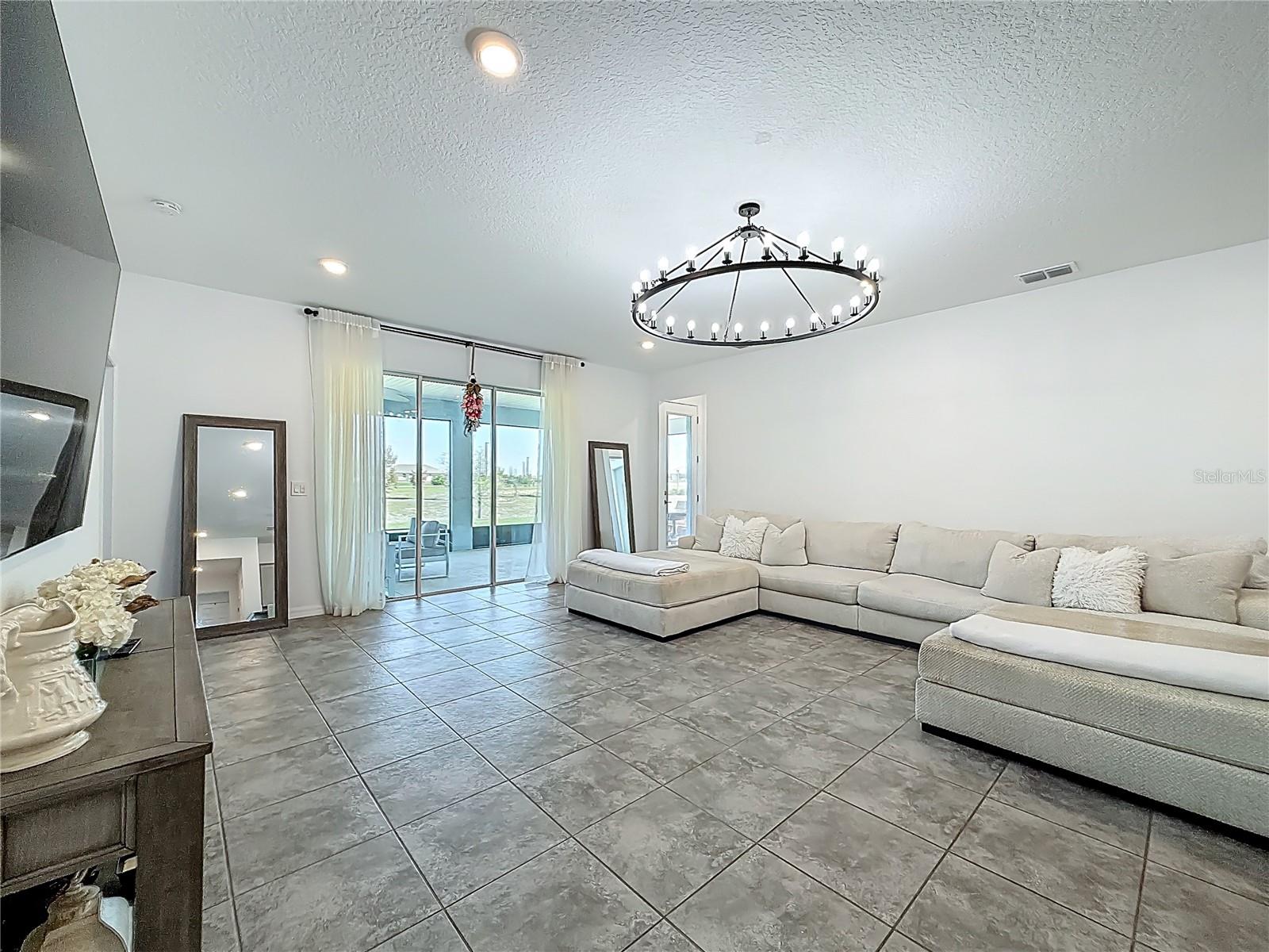 CALESA TOWNSHIP ROAN HILLS PH - Residential