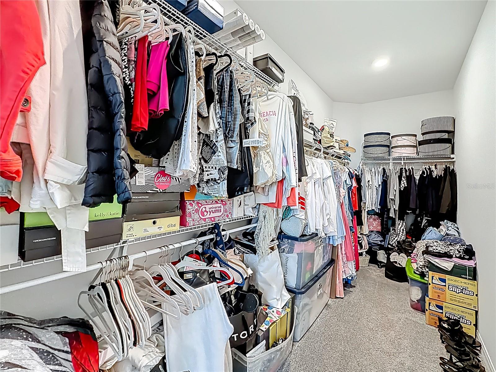 CALESA TOWNSHIP ROAN HILLS PH - Residential