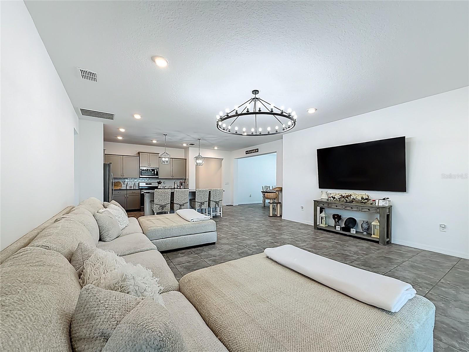 CALESA TOWNSHIP ROAN HILLS PH - Residential