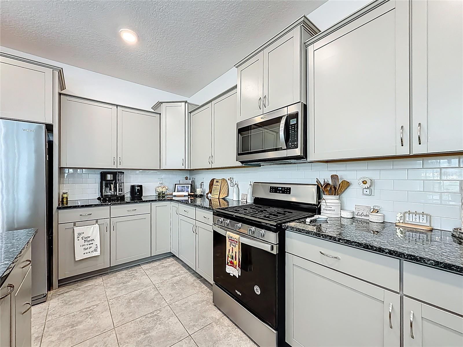 CALESA TOWNSHIP ROAN HILLS PH - Residential