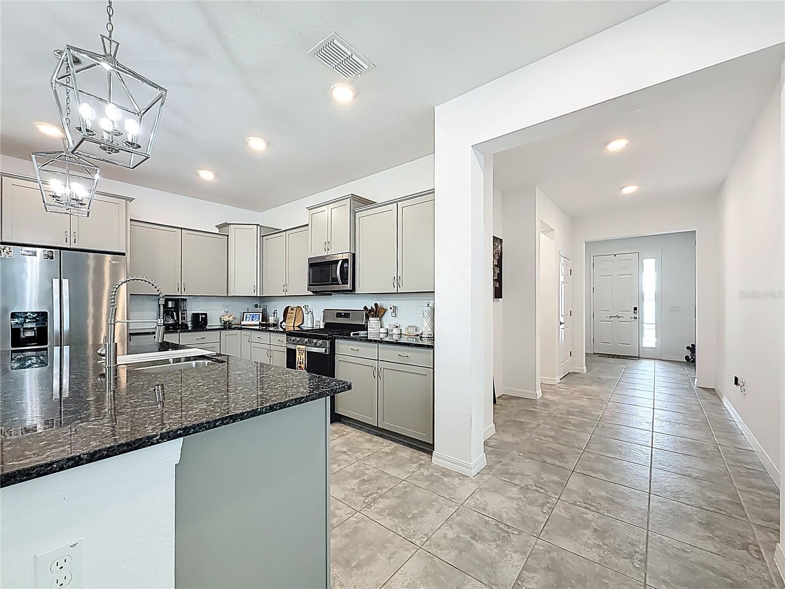 CALESA TOWNSHIP ROAN HILLS PH - Residential