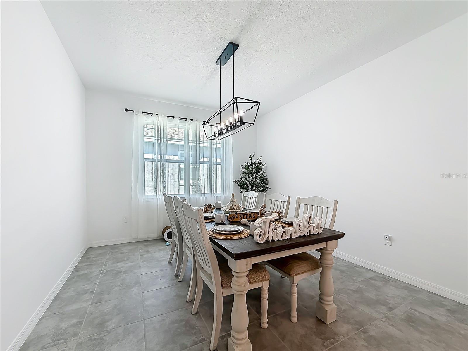 CALESA TOWNSHIP ROAN HILLS PH - Residential