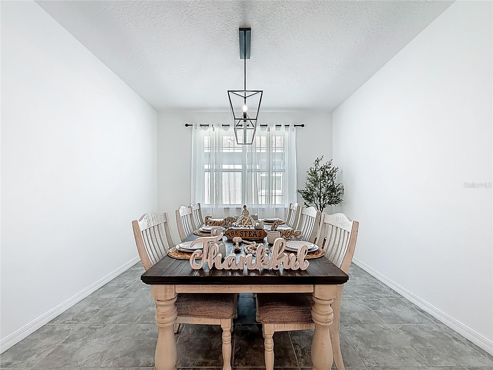 CALESA TOWNSHIP ROAN HILLS PH - Residential