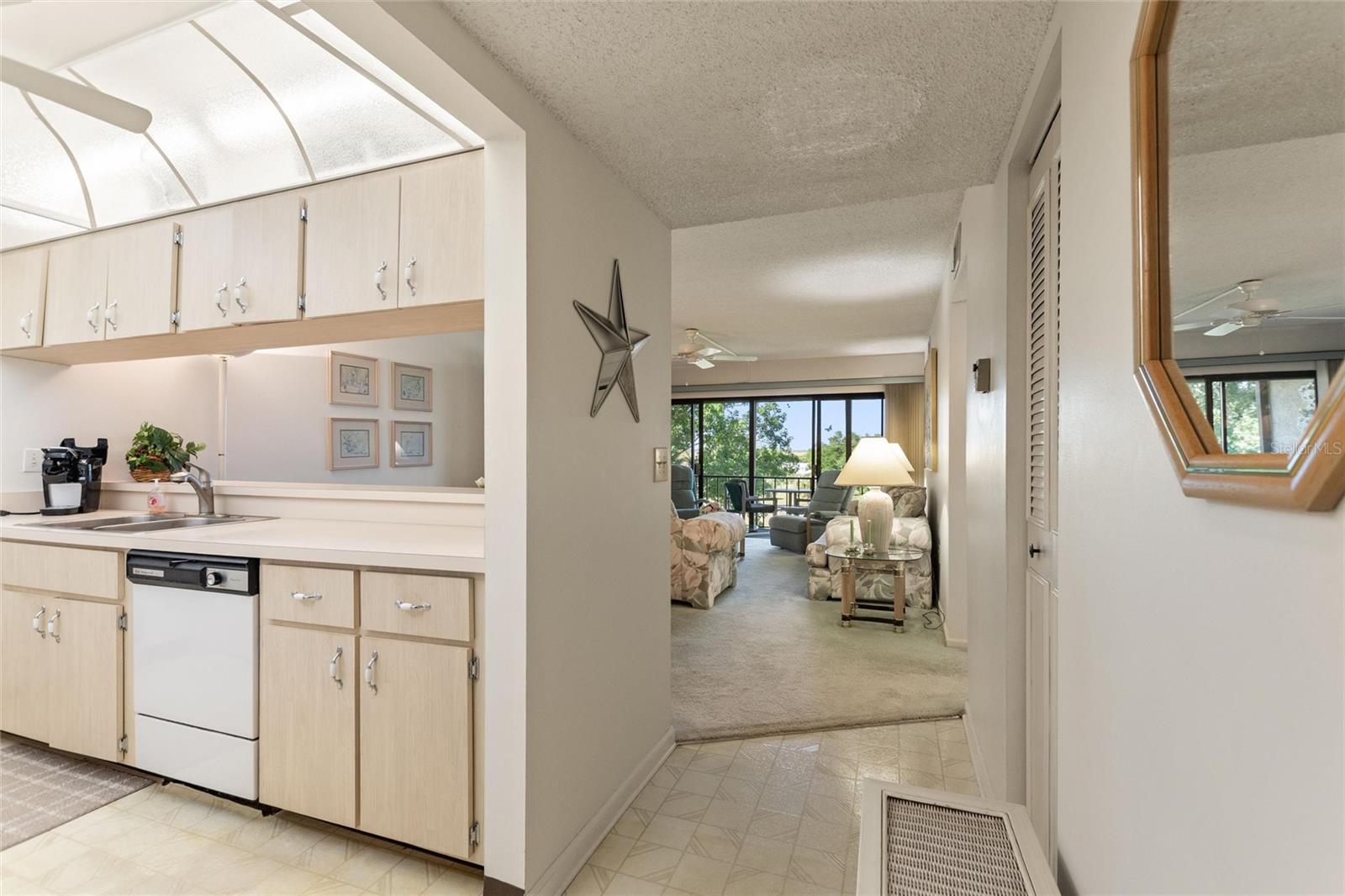 LA CASA CONDO - Residential