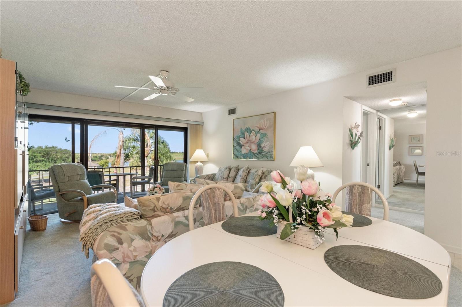 LA CASA CONDO - Residential