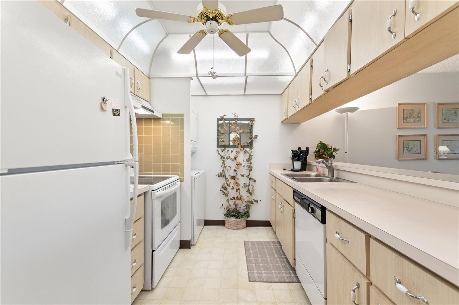 LA CASA CONDO - Residential