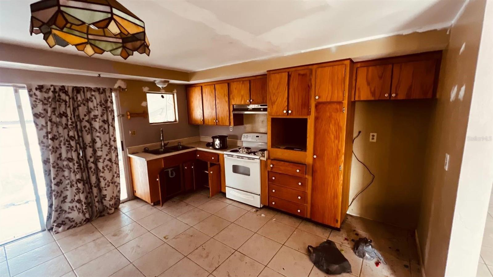 RAINBOW LAKES ESTATE - Residential