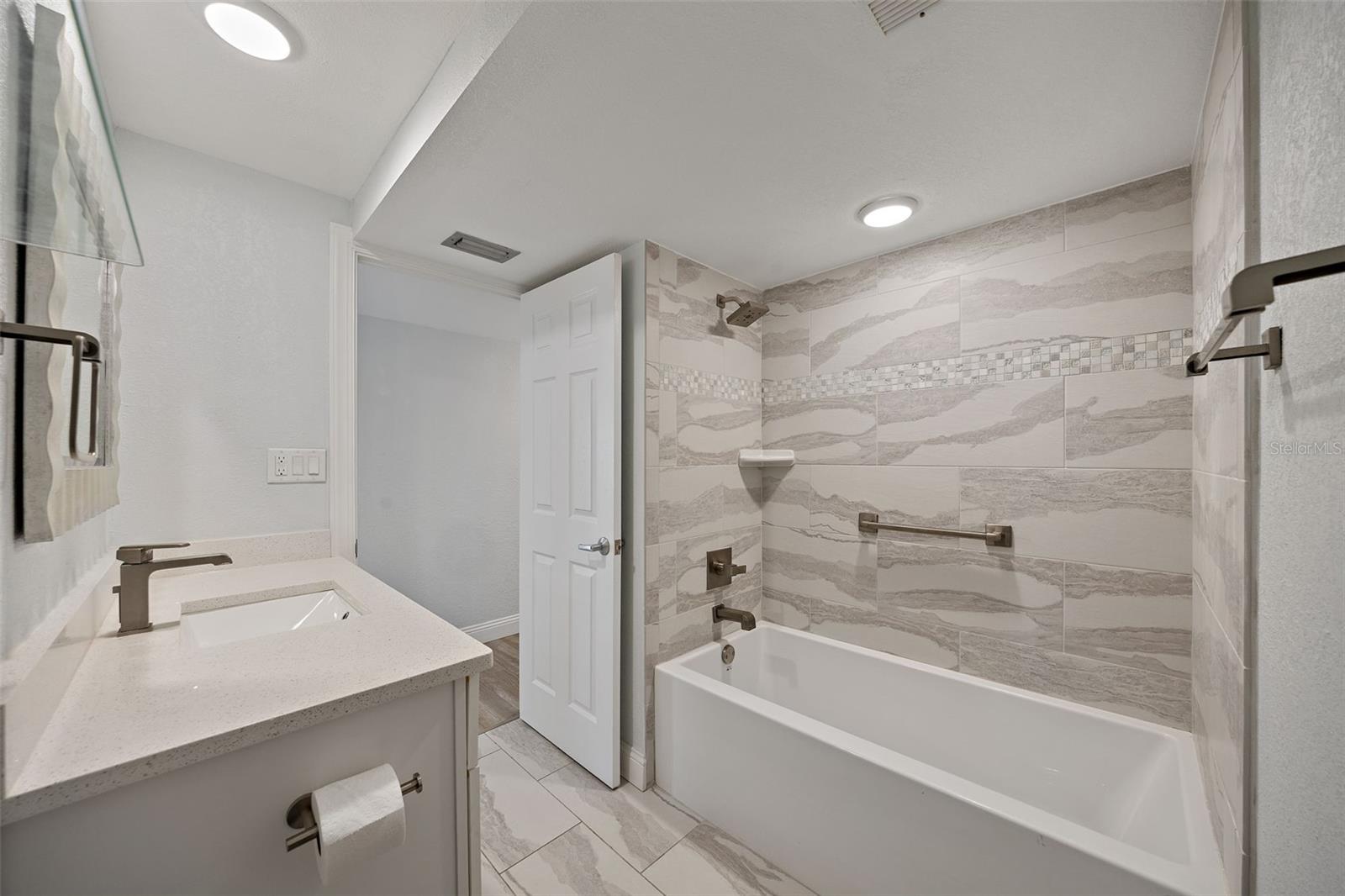 THE PINNACLE APTS A CONDO - Residential