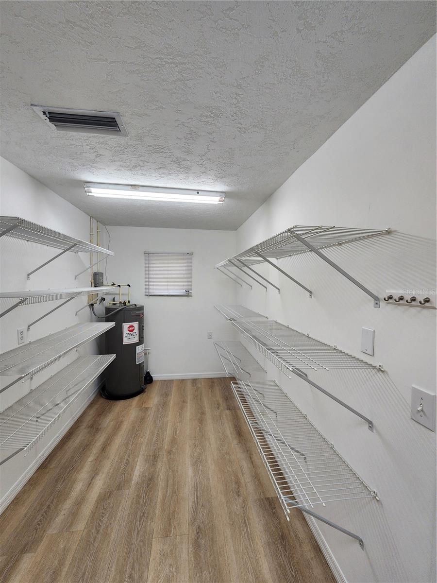 CENTER GATE WOODS - Residential