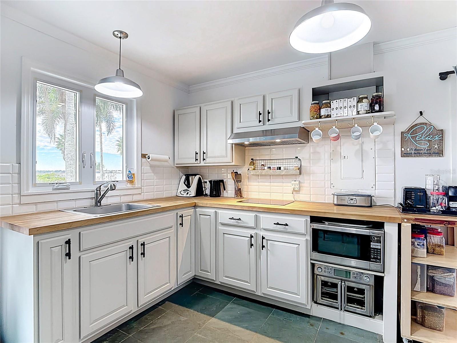 HALL ESTATE - Residential