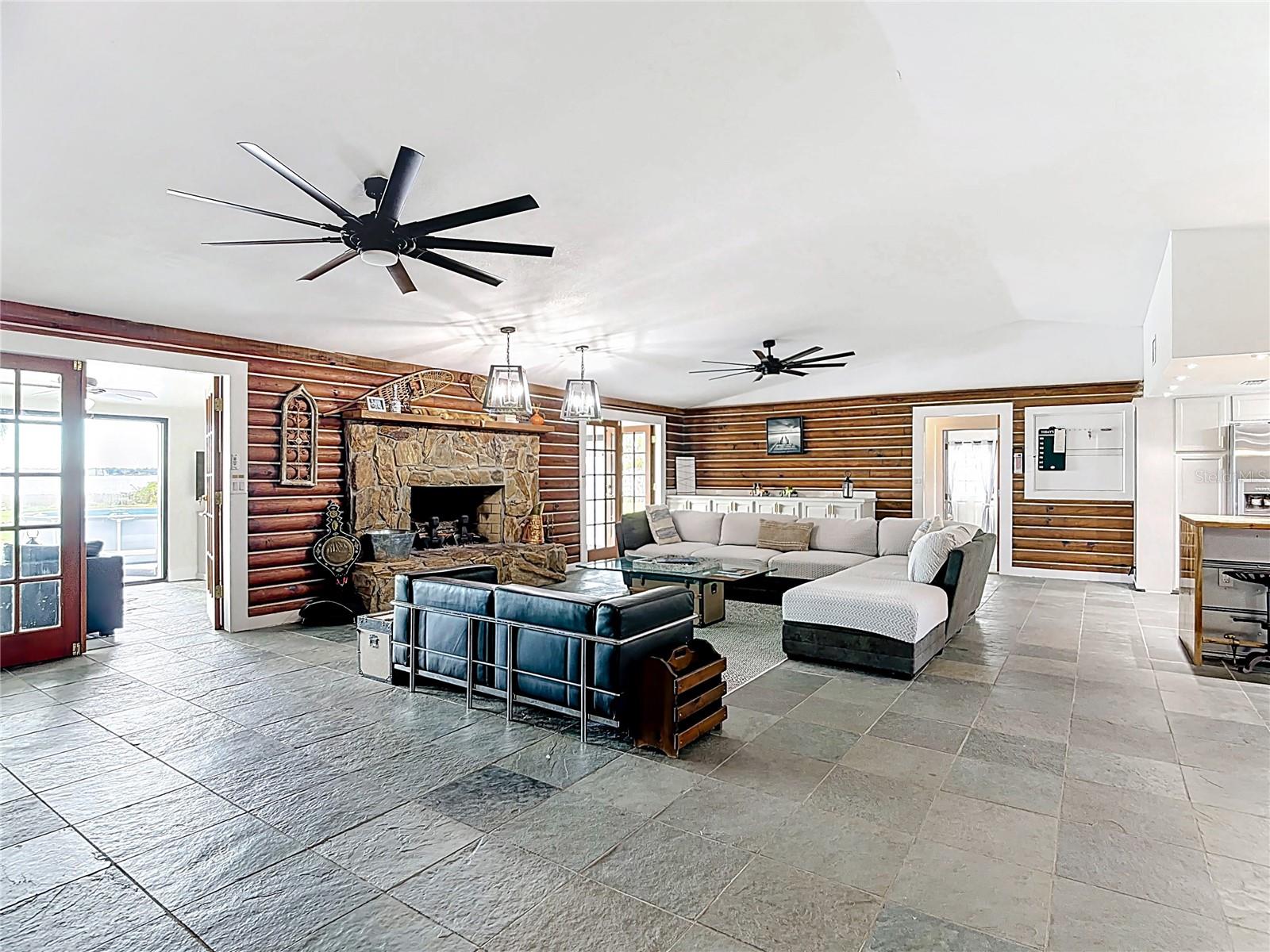 HALL ESTATE - Residential