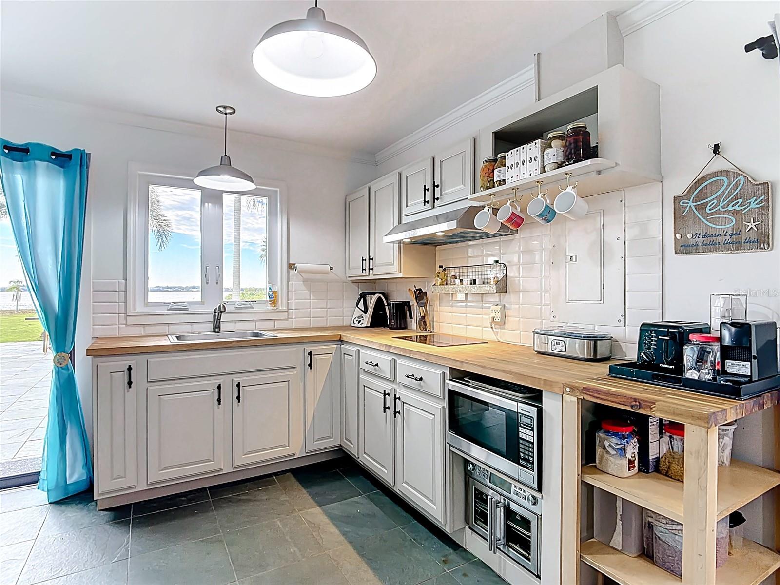 HALL ESTATE - Residential