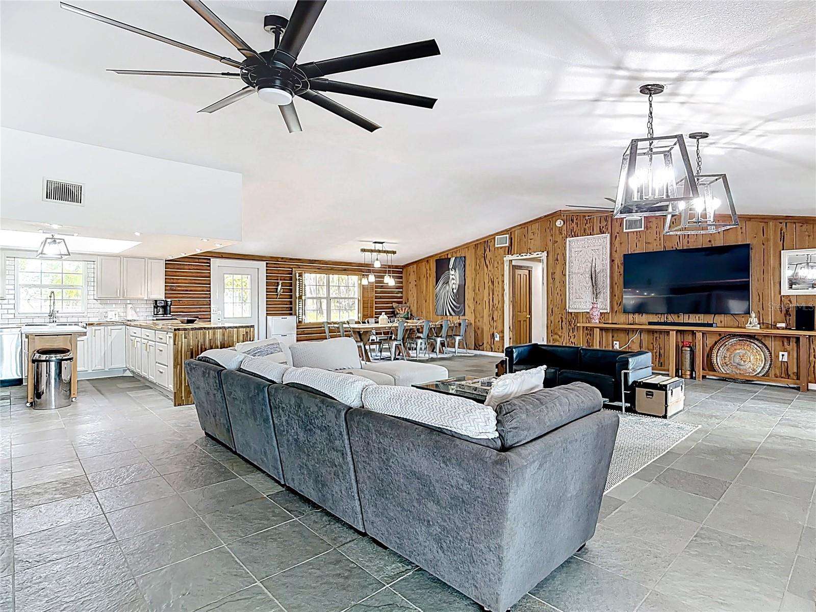 HALL ESTATE - Residential