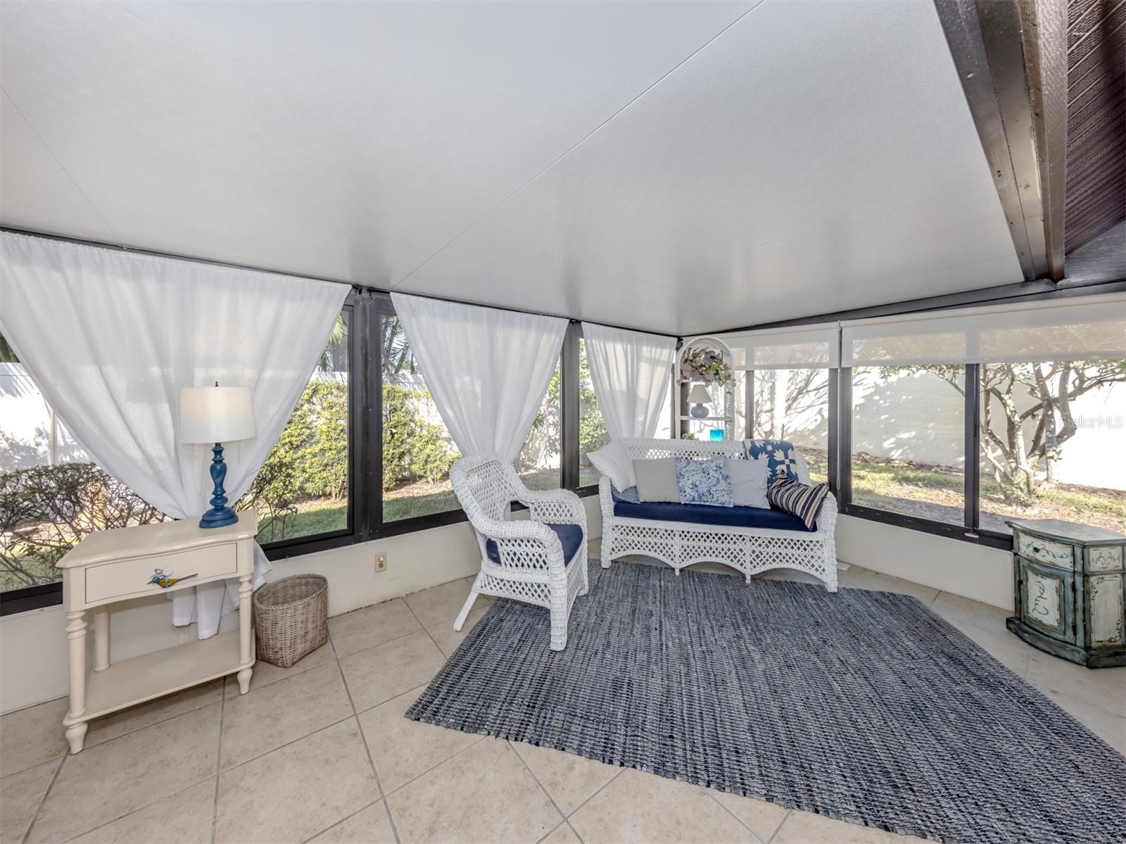 LAUREL HOLLOW - Residential