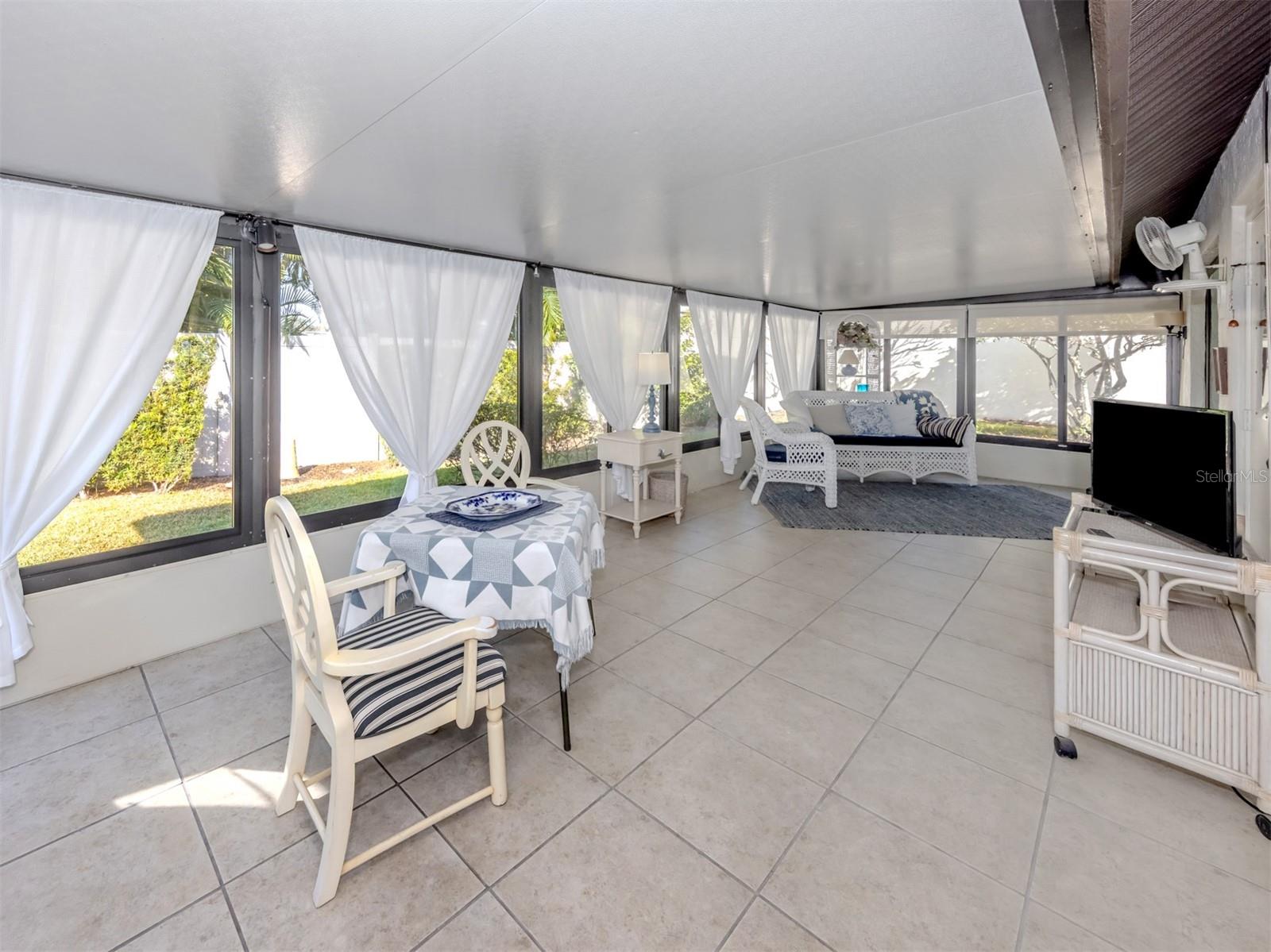 LAUREL HOLLOW - Residential