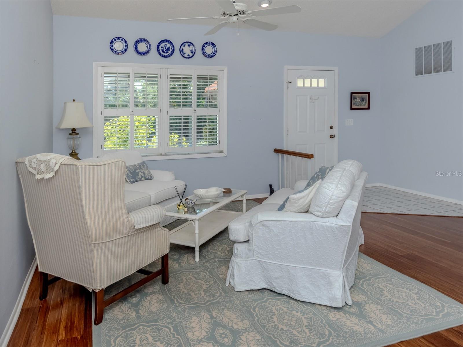 LAUREL HOLLOW - Residential