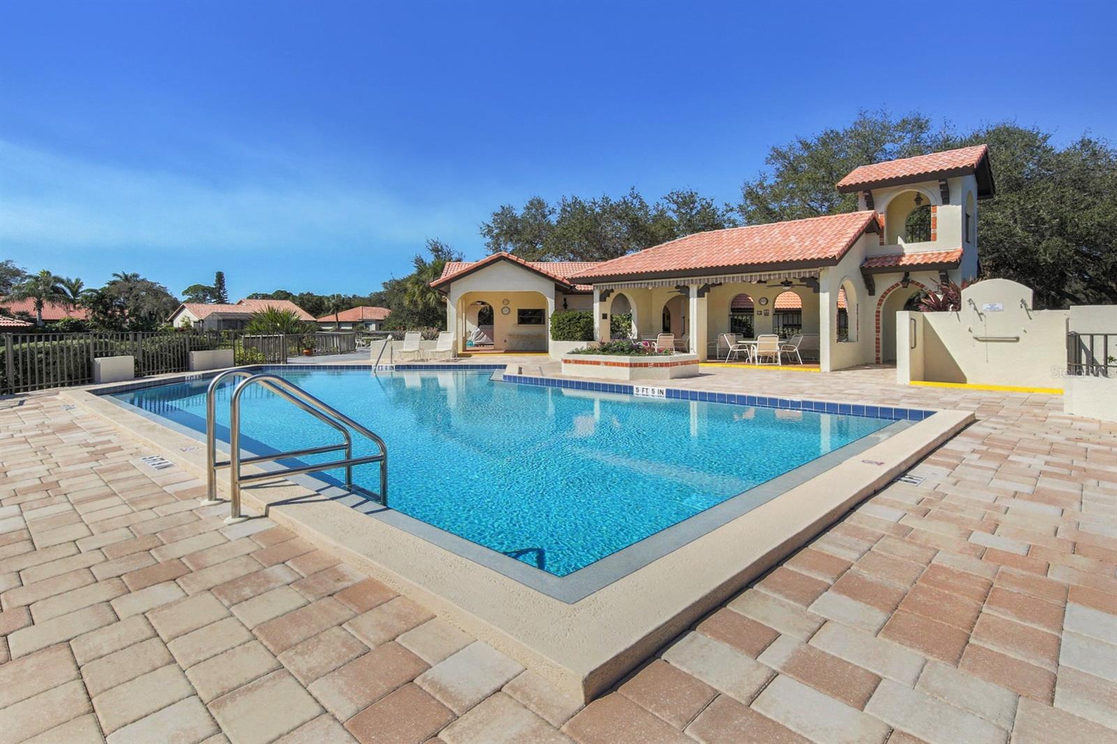 LAUREL HOLLOW - Residential