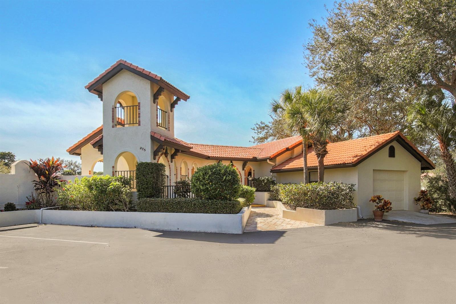 LAUREL HOLLOW - Residential