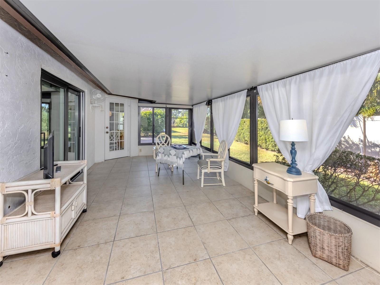 LAUREL HOLLOW - Residential