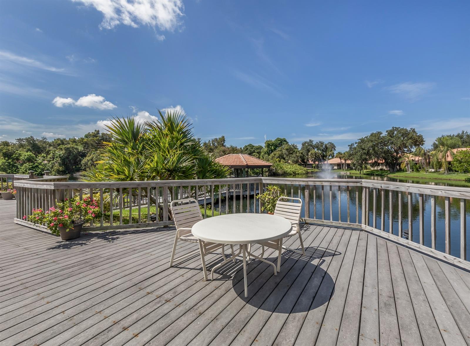 LAUREL HOLLOW - Residential