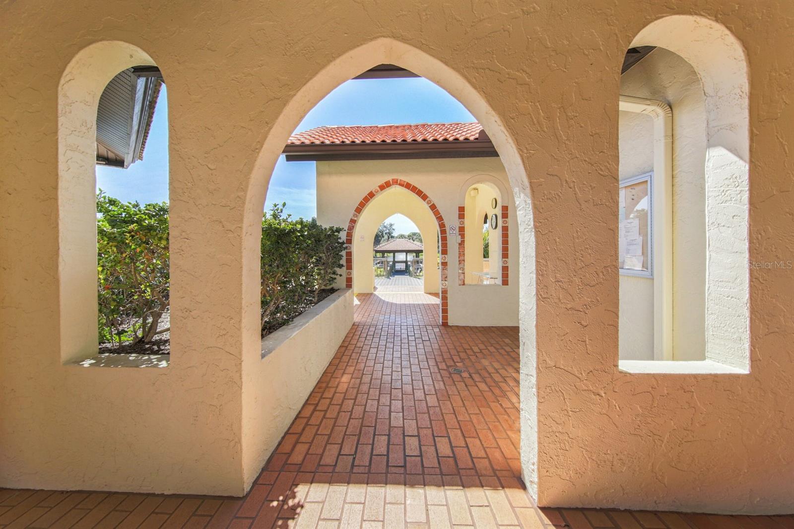 LAUREL HOLLOW - Residential