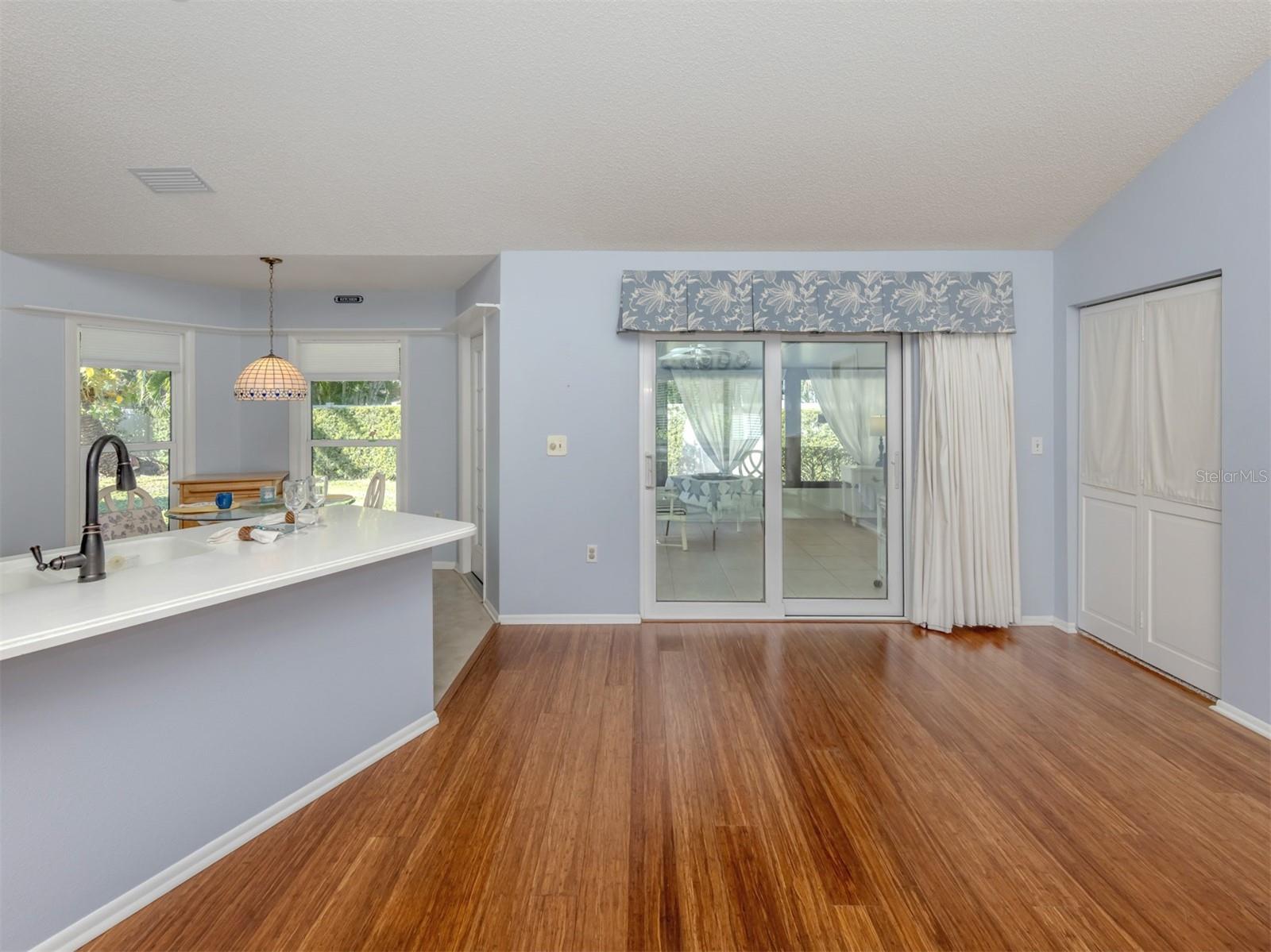 LAUREL HOLLOW - Residential