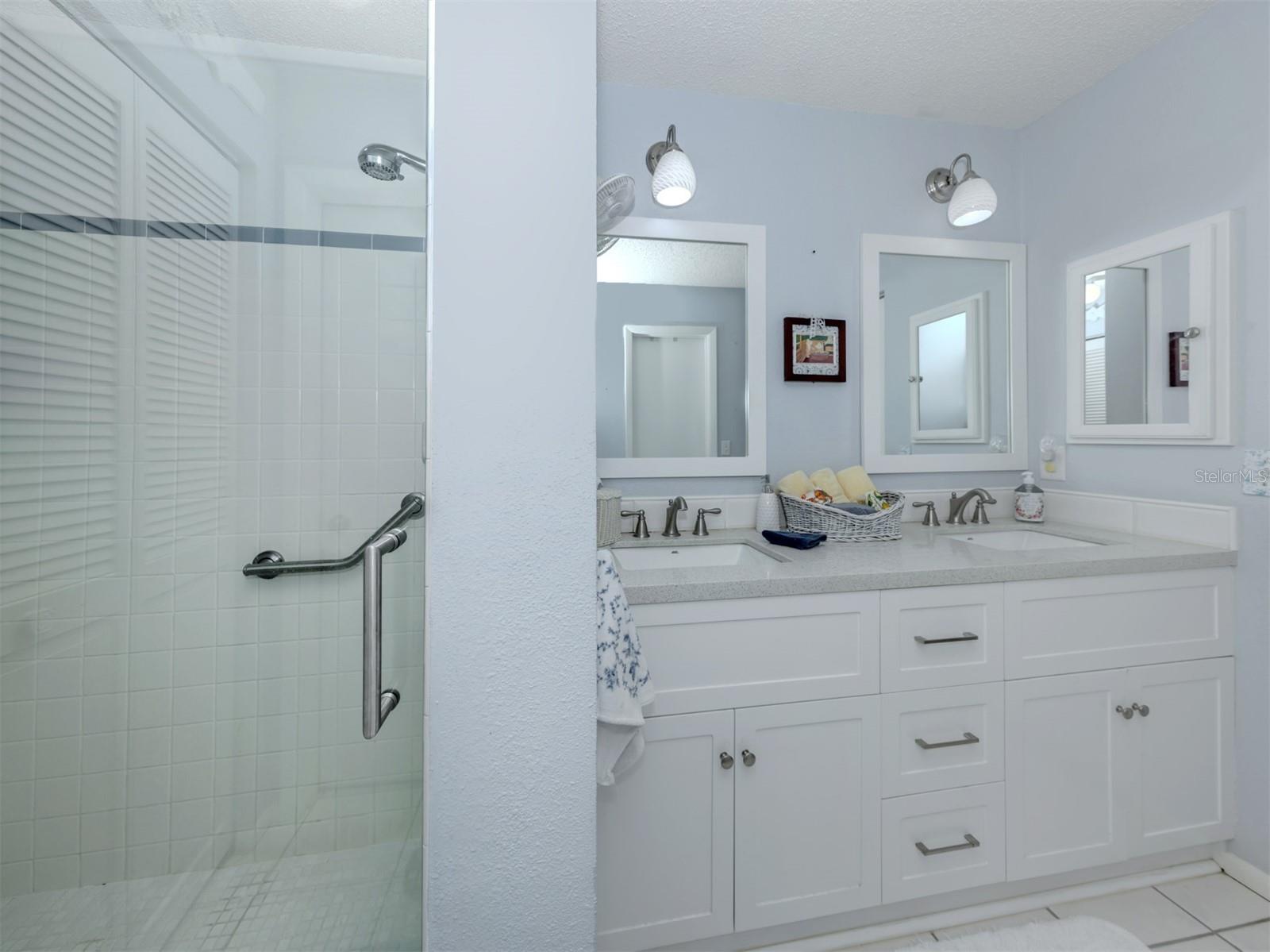 LAUREL HOLLOW - Residential