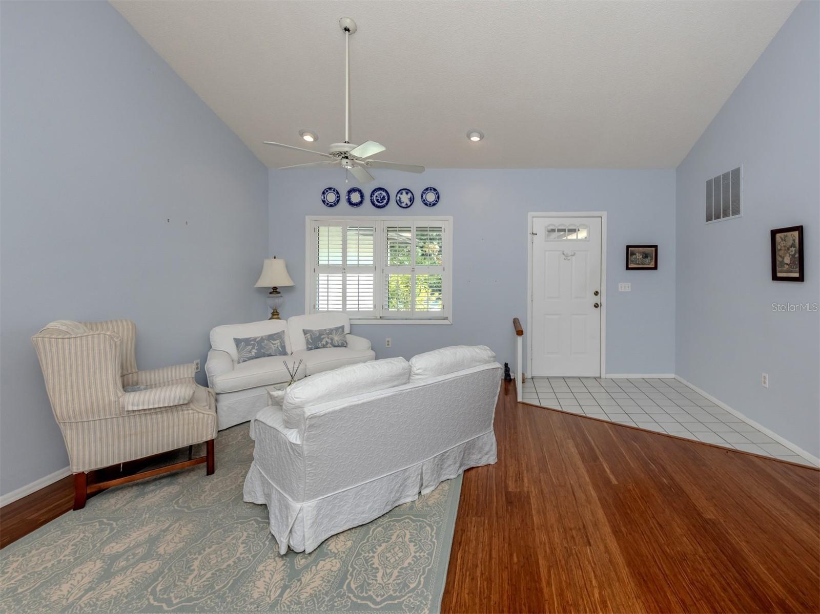 LAUREL HOLLOW - Residential