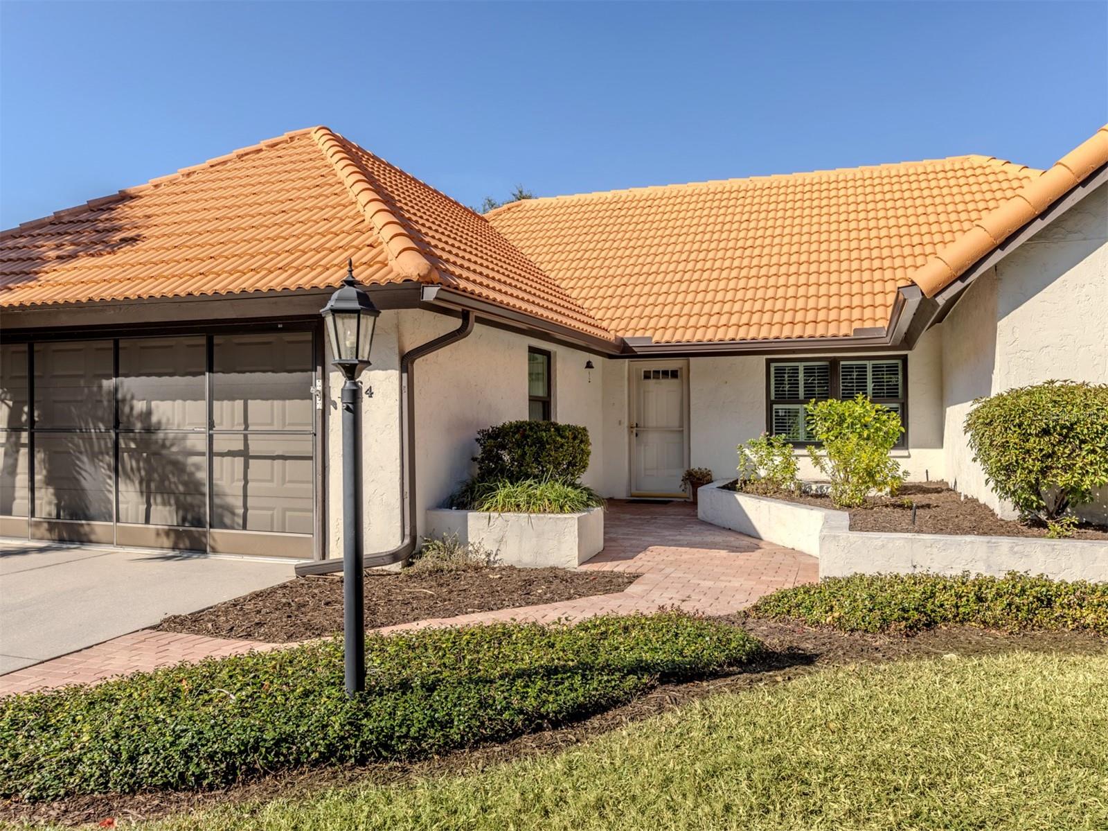 LAUREL HOLLOW - Residential