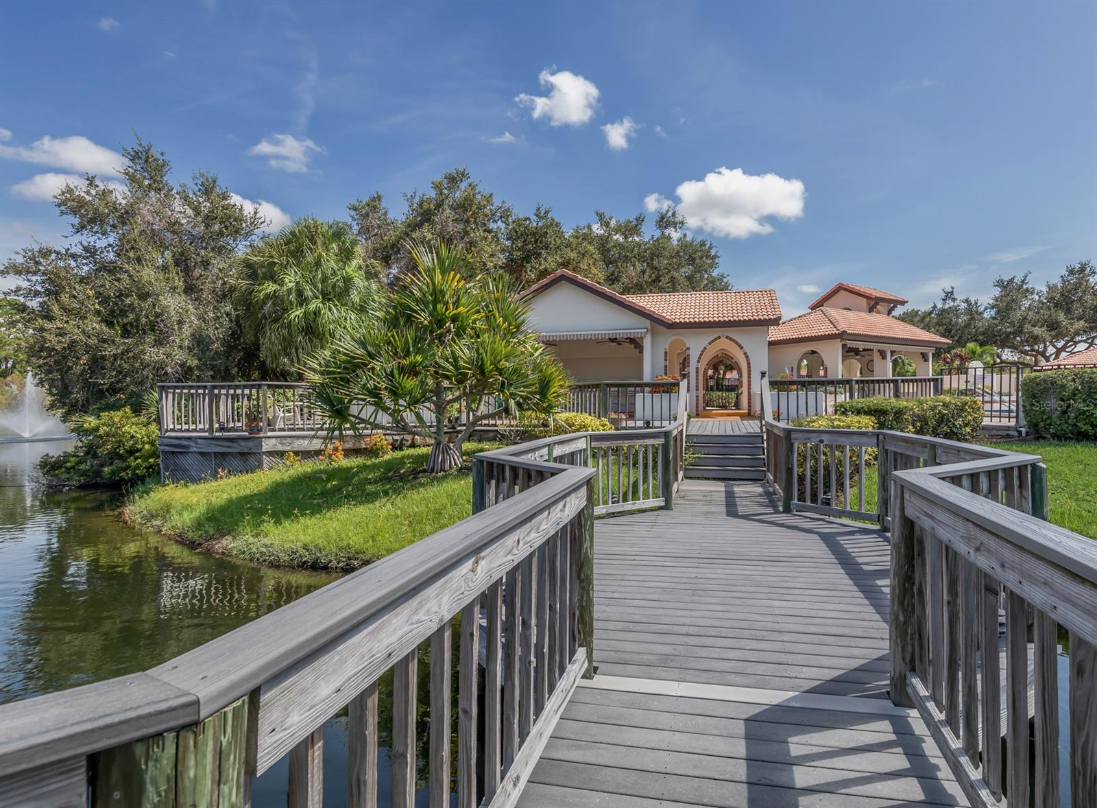 LAUREL HOLLOW - Residential