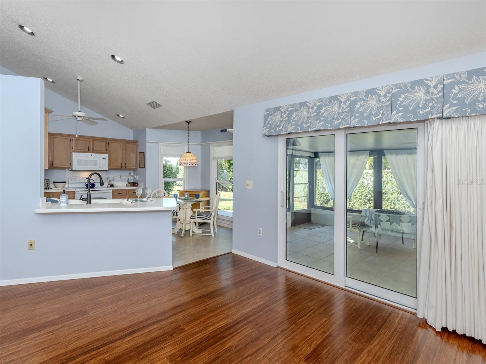 LAUREL HOLLOW - Residential