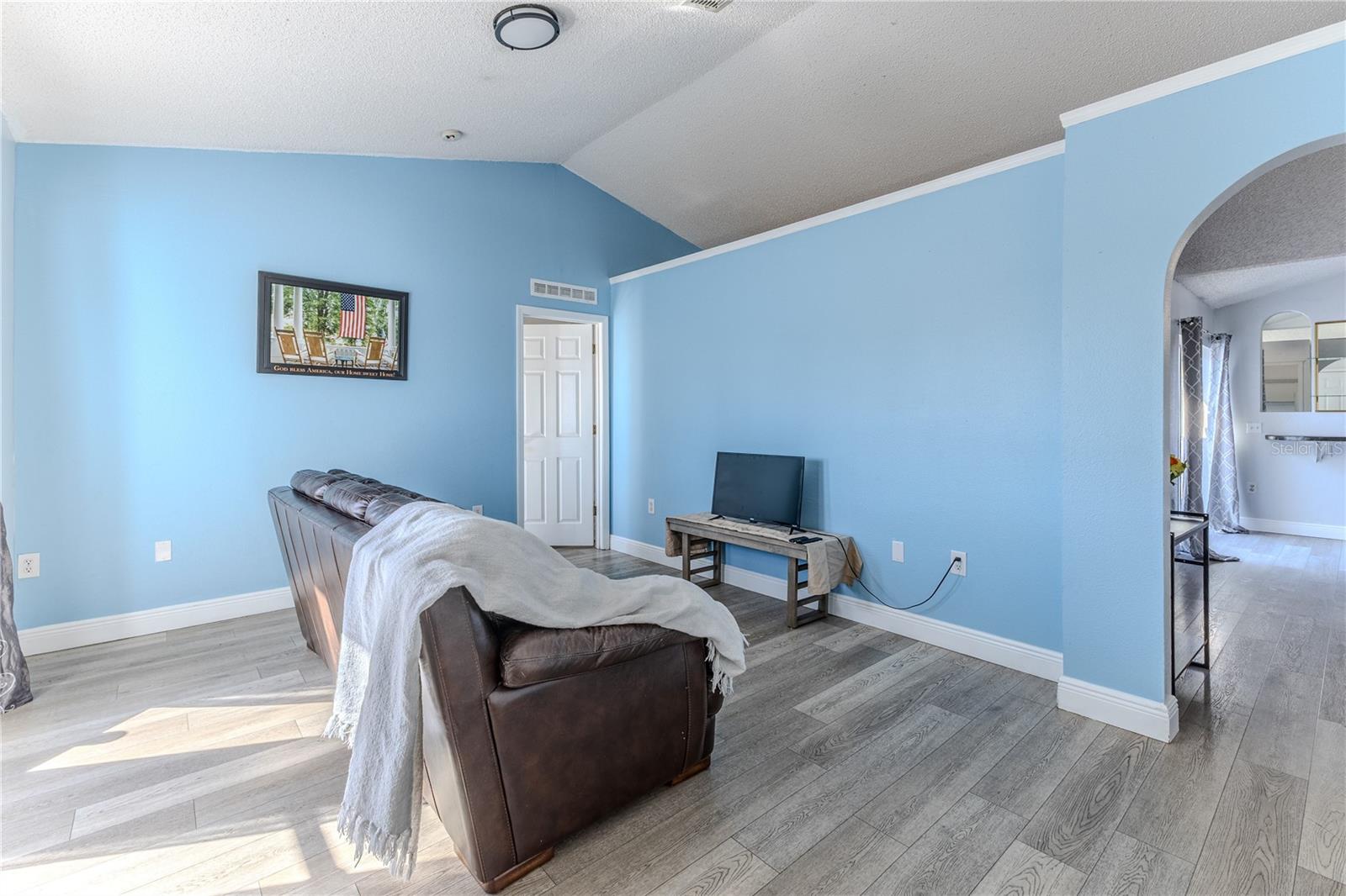 5437 FREEPORT DRIVE