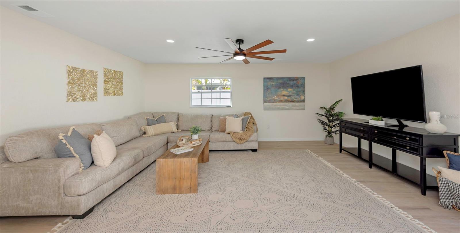 RIDGEWOOD RIVIERA - Residential