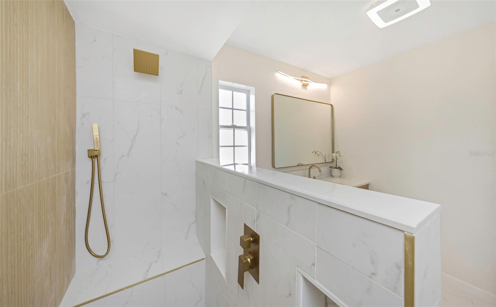 RIDGEWOOD RIVIERA - Residential