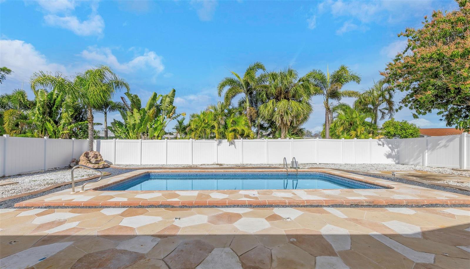 RIDGEWOOD RIVIERA - Residential