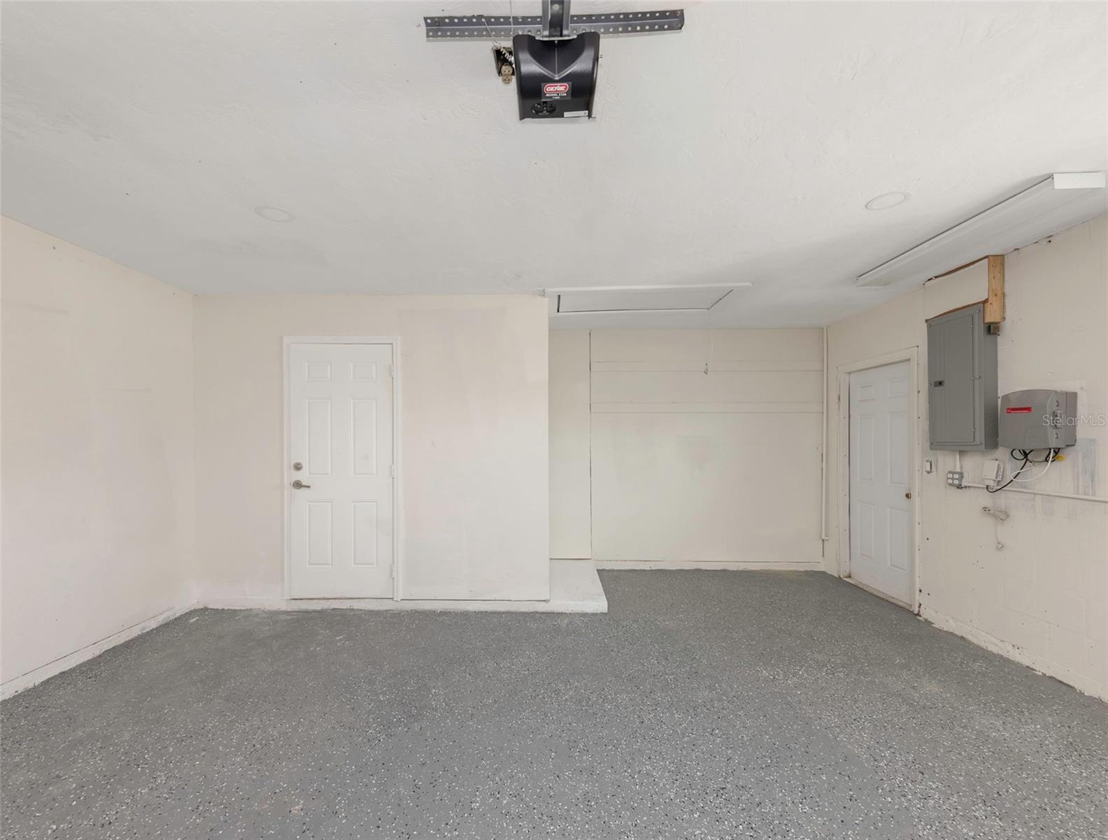 RIDGEWOOD RIVIERA - Residential