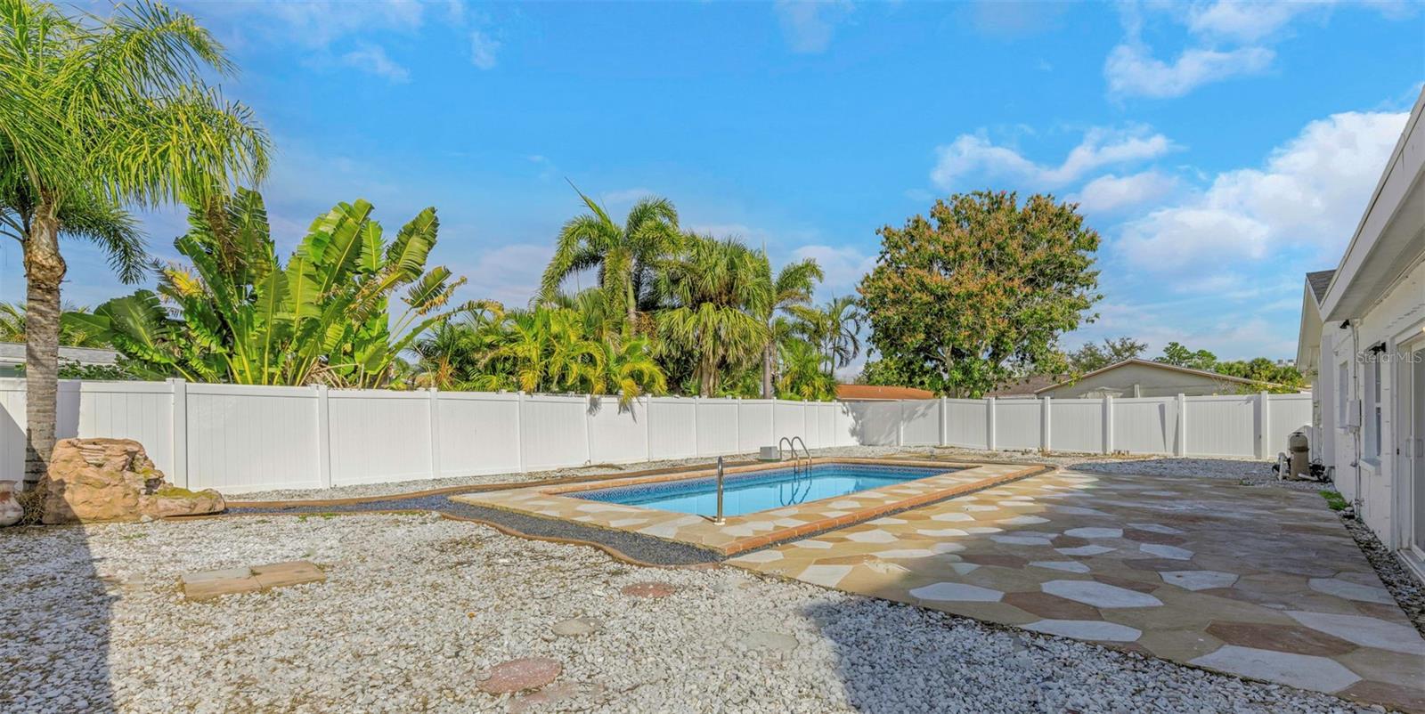 RIDGEWOOD RIVIERA - Residential