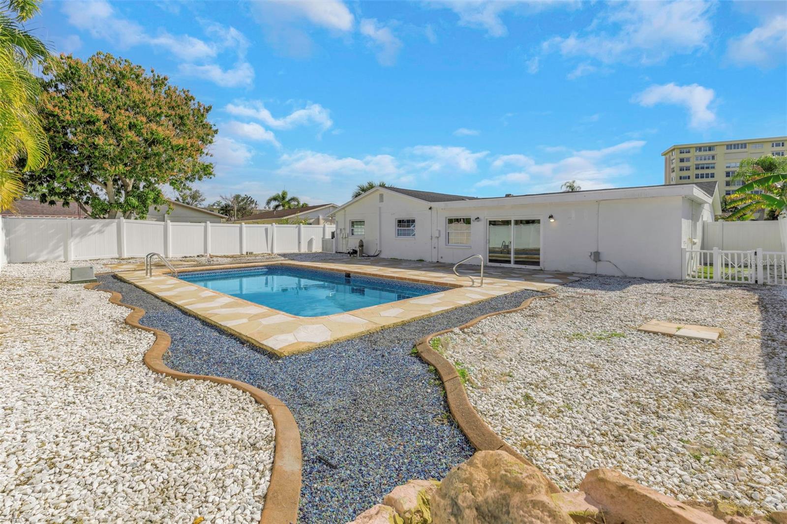 RIDGEWOOD RIVIERA - Residential