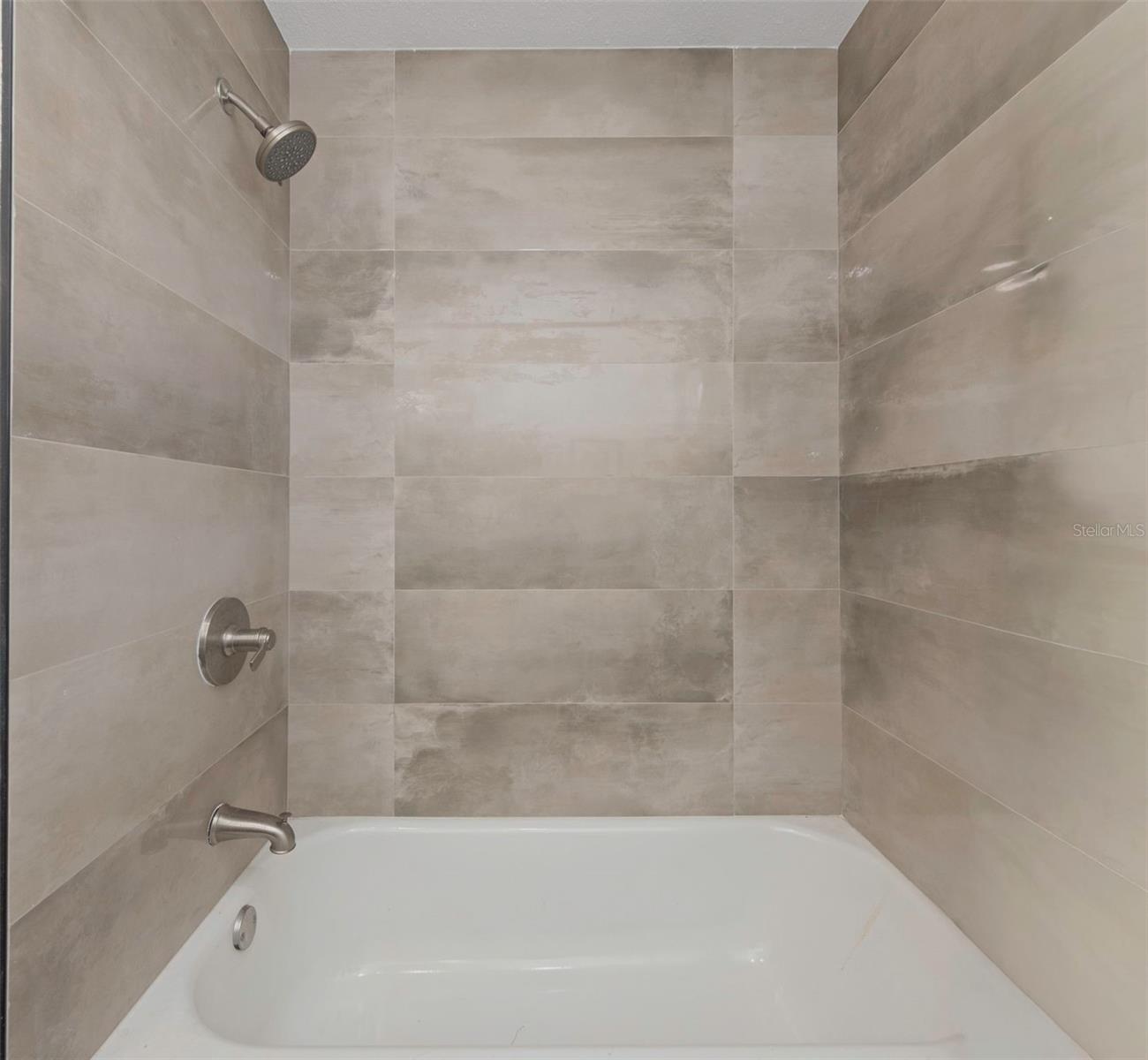 RIDGEWOOD RIVIERA - Residential