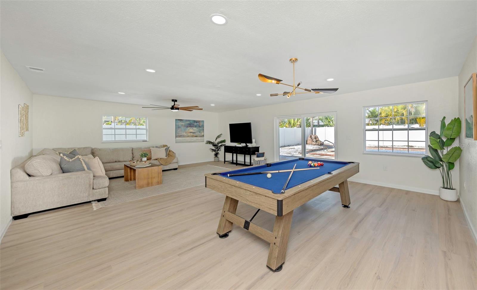 RIDGEWOOD RIVIERA - Residential