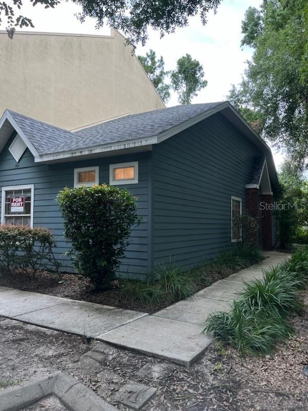 AVAILABLE NOW! This spacious 2-bedroom, 2-bath end-unit condo offers modern, low-maintenance living in one of Gainesville’s most desirable locations. Situated in the popular Mill Pond community, directly across from Gainesville Health & Fitness, this home is just minutes from the University of Florida, Santa Fe College, Shands, North Florida Regional, the VA Hospital, and the Vet School. Shopping, dining, public transportation, and bus routes are all close by for added convenience.
Inside, you’ll enjoy an open floor plan with no carpet—luxury vinyl plank flooring runs throughout the entire condo. The large great room flows seamlessly into the kitchen and dining areas, creating a comfortable space for everyday living and entertaining. The smart split-bedroom layout offers privacy, making it ideal for roommates, guests, or a home office.
The primary bedroom features an en suite bathroom, a spacious walk-in closet, and plenty of natural light. A second full bathroom and bedroom complete the layout. Brand-new appliances, including a washer and dryer, are provided for your convenience.
This well-maintained, pet-friendly condo also includes free resident and guest parking. Tenants are responsible for utilities; first month’s rent, last month’s rent, and a security deposit are due at move-in.
Don’t miss this opportunity to live in a beautifully updated condo in the heart of Gainesville—schedule your showing today!